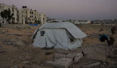 Yıkılan Evler Mezarlıkta Hayat