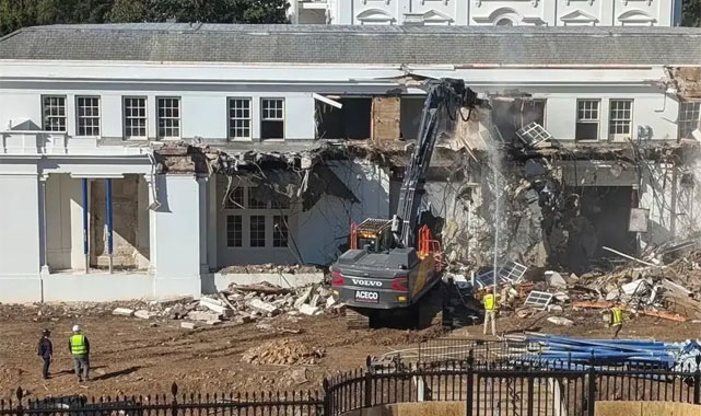 123 Yıllık Doğu Kanadı Yıkıldı