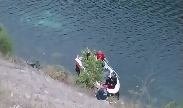 Eşini ve Çocuğunu Öldürmekle Suçlanan Doktor İntihar Etti