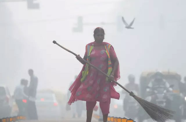 Yoğun Sis Ulaşımı Felç Etti