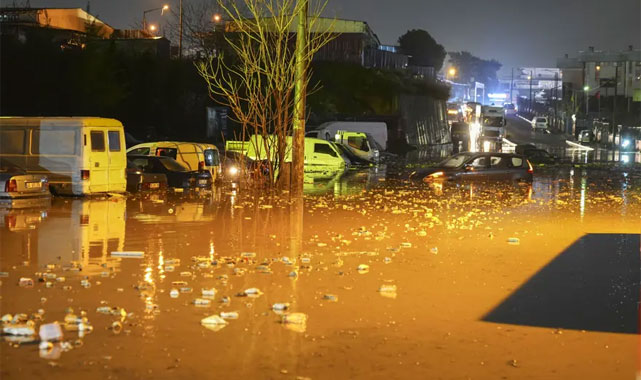 Ege’de Sağanak ve Fırtına Hayatı Felç Etti