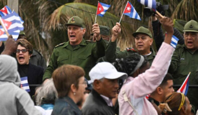 Küba’dan ABD’ye Gövde Gösterisi