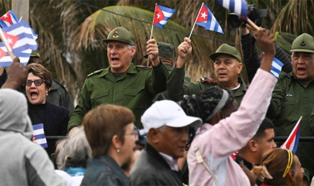 Küba’dan ABD’ye Gövde Gösterisi