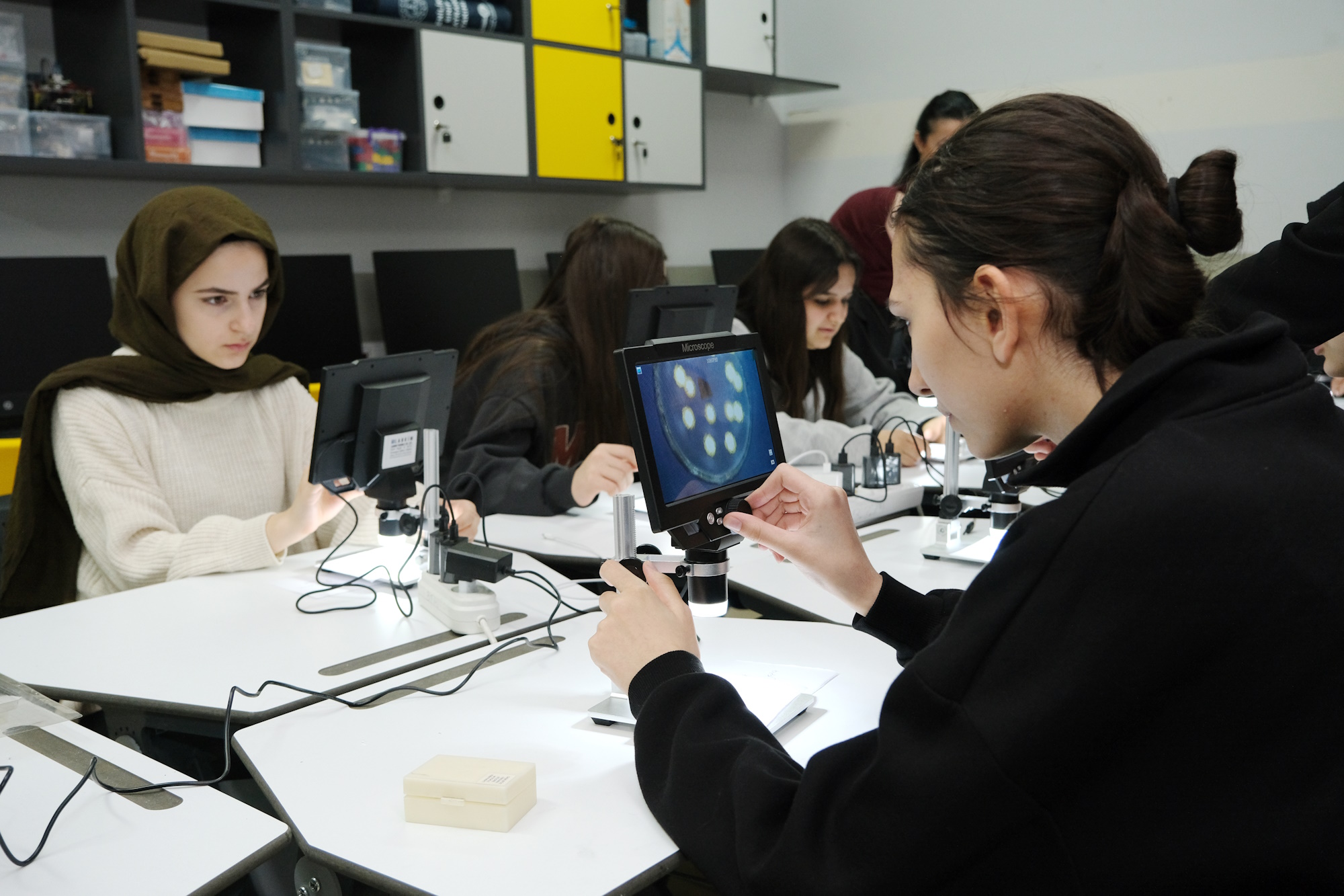 Bursa’da Kız Öğrenciler Bilimle Buluştu