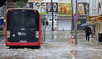 Cadde ve Sokaklar Göle Döndü