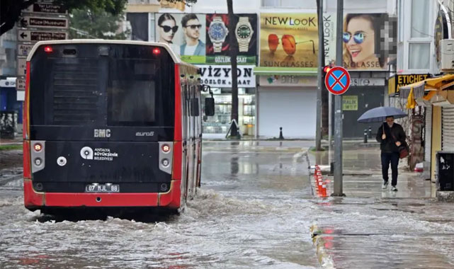 Cadde ve Sokaklar Göle Döndü