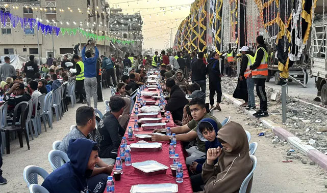 Gazze’de Bombasız İftarın Sevinci