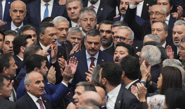 Meclis’te Yumruklu Kavga