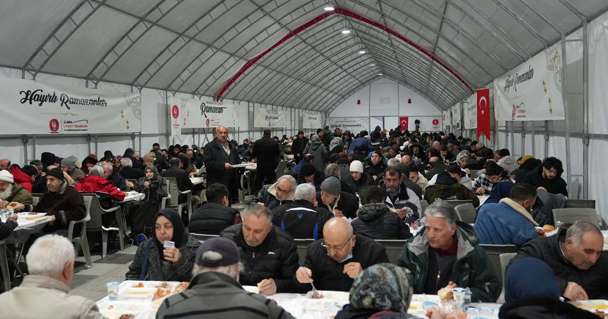 450 bin kişi iftar sofrasında buluştu