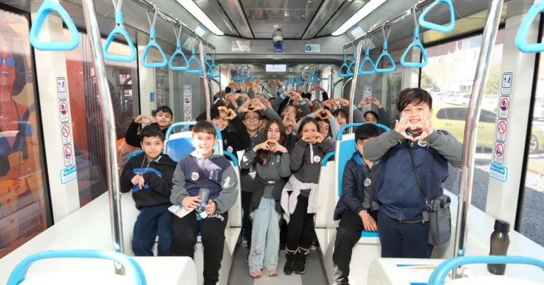 Antalya’da öğrenciler raylı sistemleri keşfetti