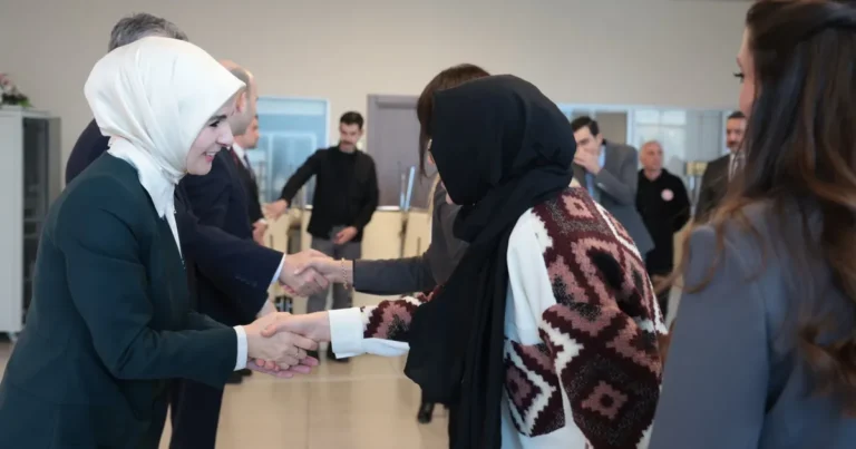 Bakan Göktaş, personeli ile bayramlaştı