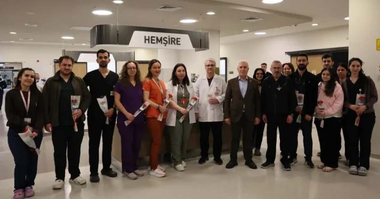 Başkan Bozbey'den sağlık çalışanlarına ziyaret