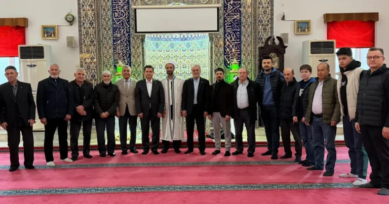 Başkan Erkan Aydın vatandaşlarla bayramlaştı