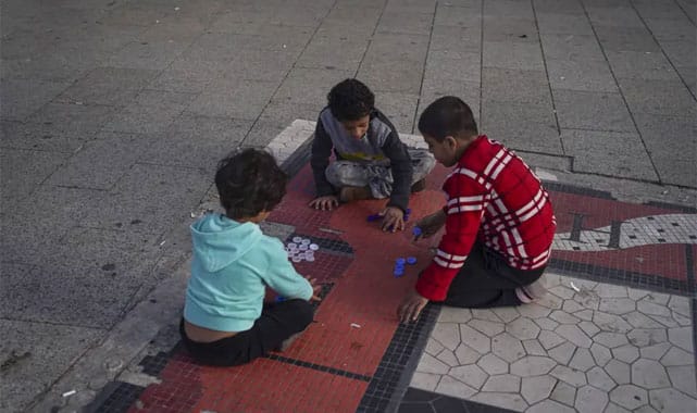 Binlerce Lübnanlı Evlerini Terk Ediyor