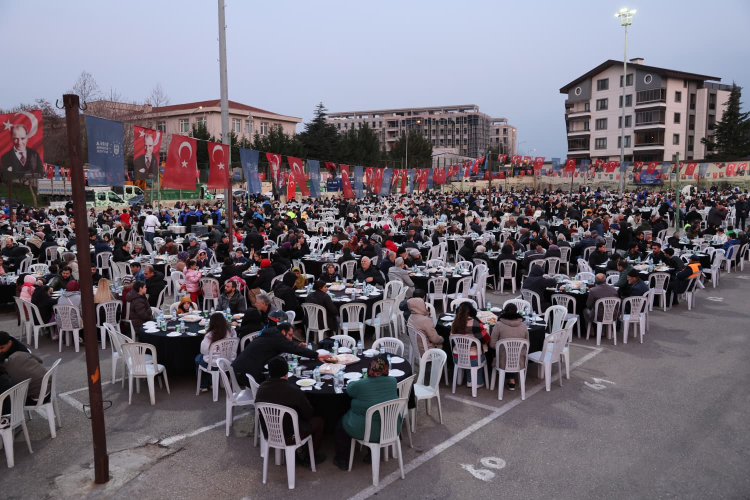 Bursa Ramazan bereketini paylaştıkça çoğalttı