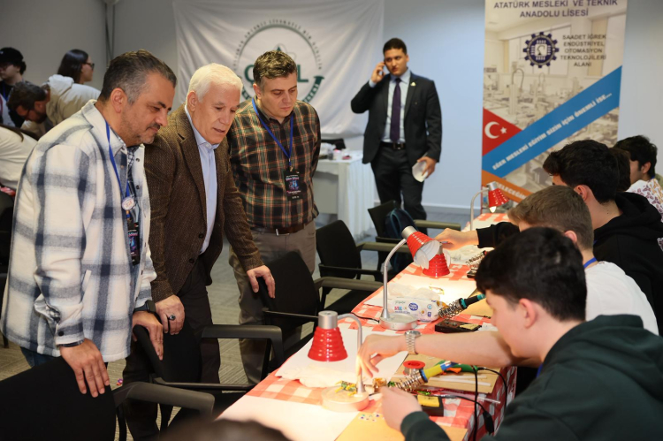 Bursa'da gençler bilimle buluştu