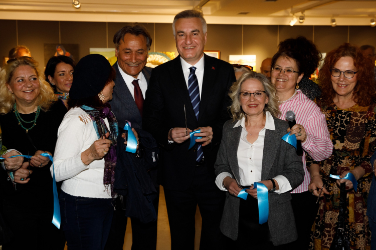 Bursa'da kadınların ışığı tuvalde hayat buldu