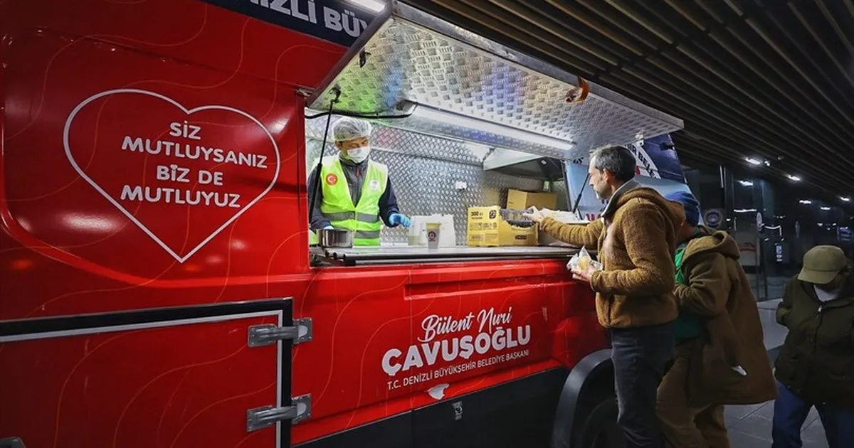 Denizli Büyükşehir’den otogarda sahur ikramı