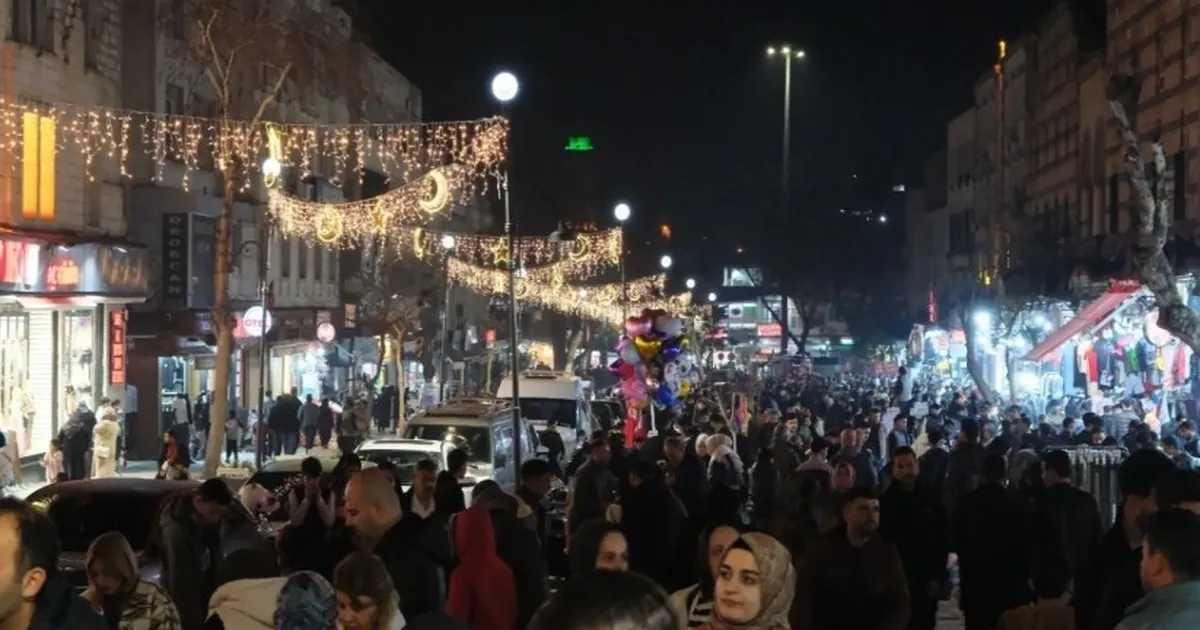 Divanyolu ışıl ışıl parlıyor