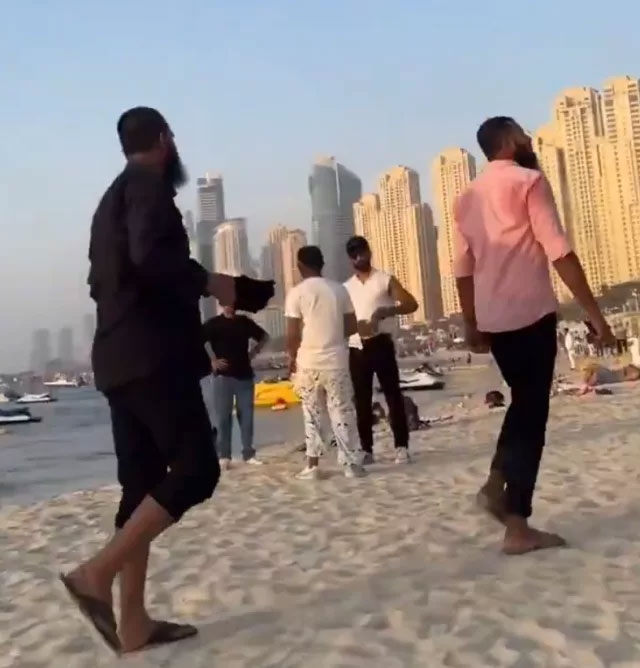 Dubai’de Sahil Tartışması