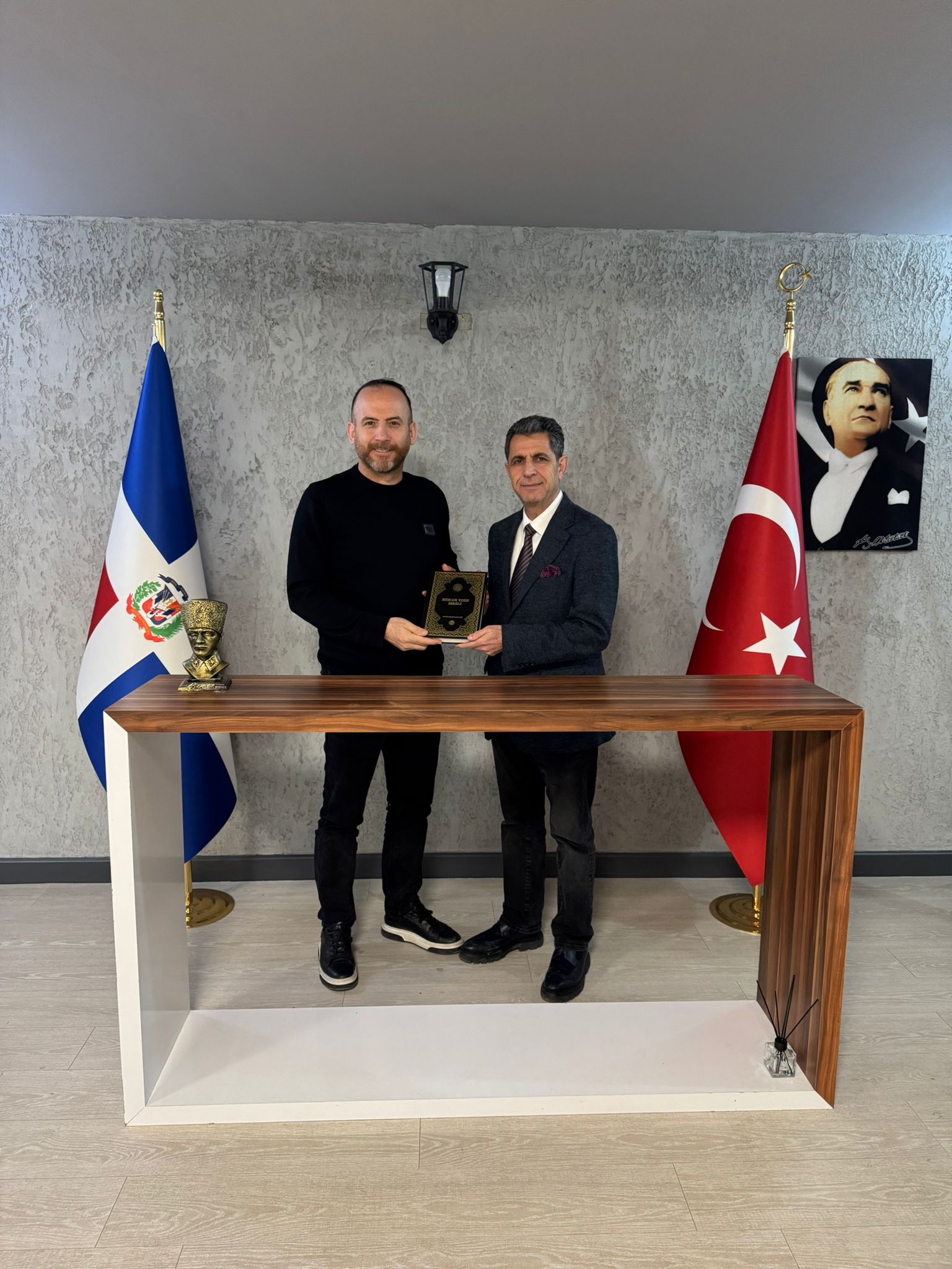 Gazeteci Mehmet Çetinkaya’dan Konsolos Ömer Aydoğdu’ya Ziyaret