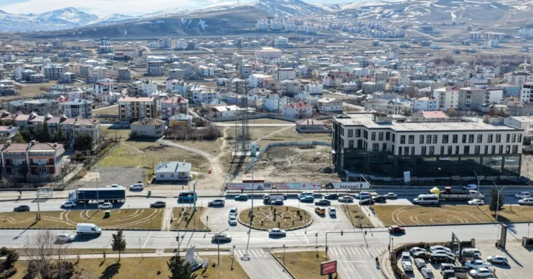 Havaalanı Kavşağı'na yeni cadde