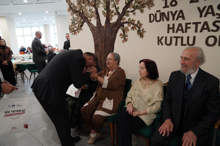 İBB Huzurevi'nde duygusal bayramlaşma