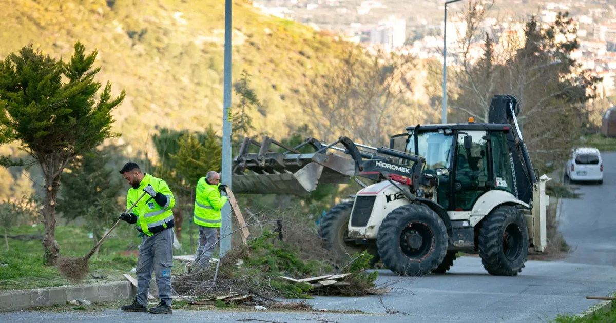 İzmir Narlıdere'de kapsamlı bahar temizliği