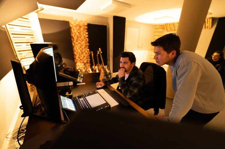 İzmir’de gençler yalnız değil