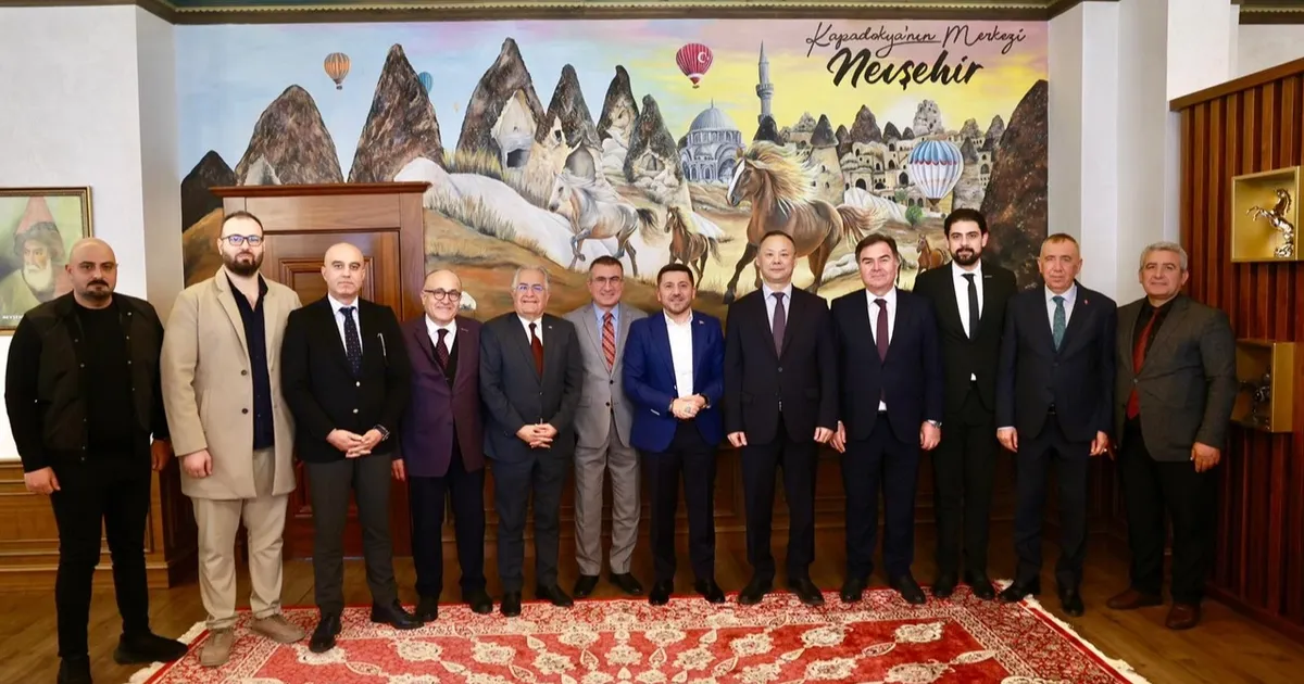 Kırgizistan Büyükelçisi'nden Başkan Arı'ya ziyaret